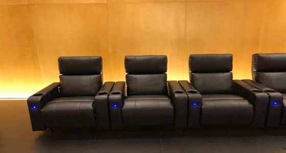 بالفيديو والصور.. مقاعد فاخرة بديلة للحالية في صالة سينما مركز الملك عبدالله