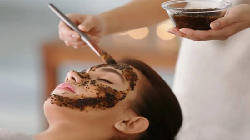 طريقة تقشير البشرة بالقهوة للتخلص من الجلد الميت