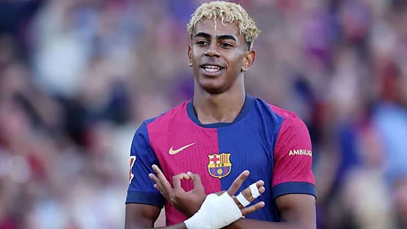 لامين يامال يرد بسخرية على شائعات تزوير عمره