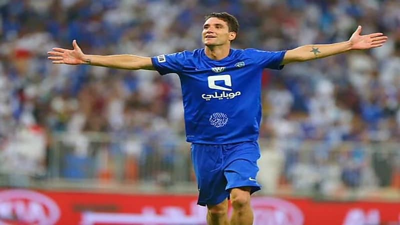 تياغو نيفيز يتعرض لهجوم من جماهير فلومينينسي بعد دعمه للهلال