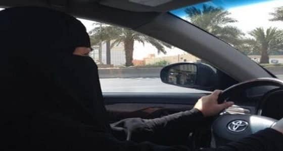 موقف طريف لسيدة تقود سيارة في نسيم الرياض