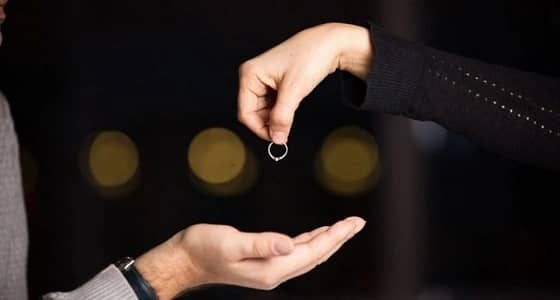 زوجة تطلب الخلع لشدة حب زوجها لها: " أرغب في قليل من القسوة " !