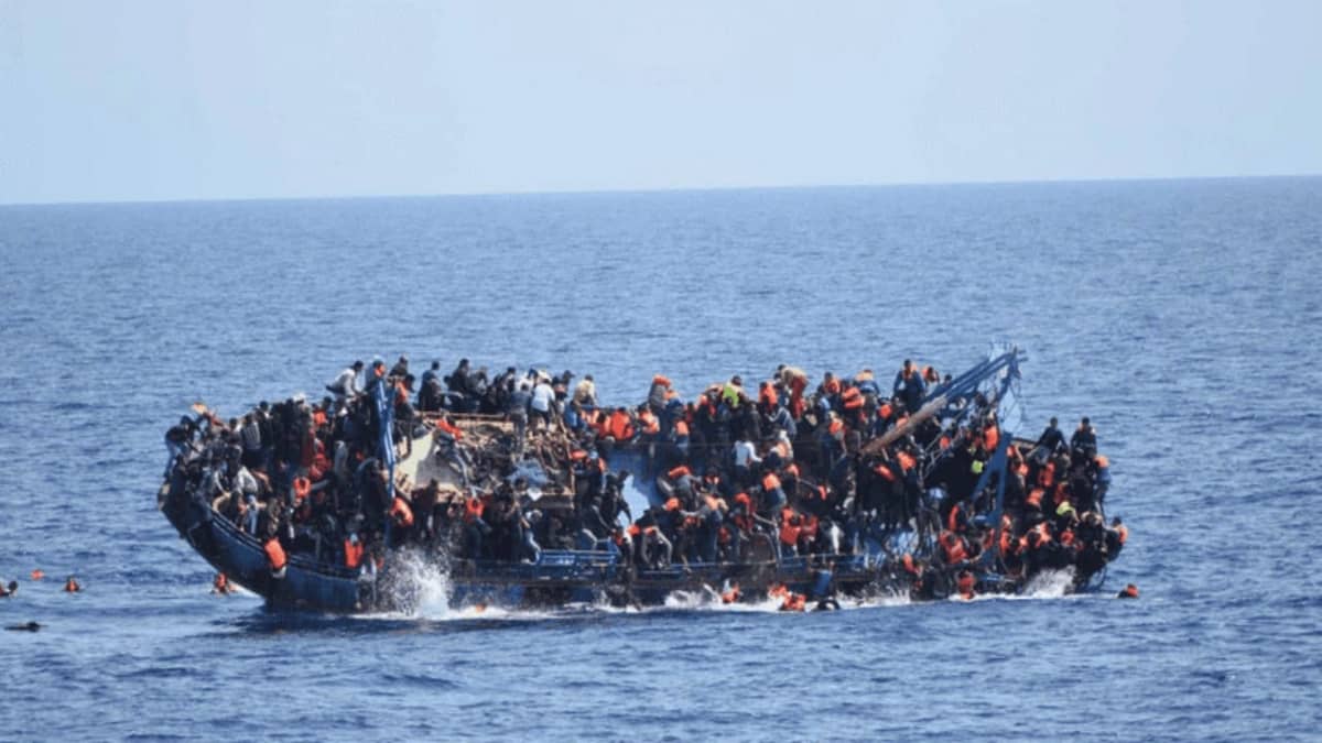 غرق قارب مهاجرين في اليونان يودي بحياة 3 أشخاص