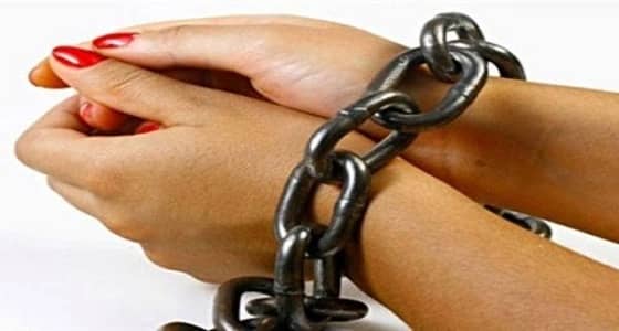 امرأة قتلت طفلة لتشتري هدية لزوجها!