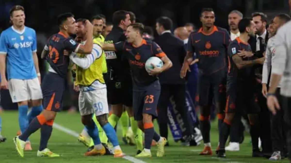 شجار حاد بين كونتي ومارتينيز خلال مباراة نابولي وإنتر ميلان.. فيديو