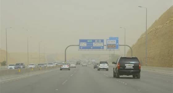 أمطار رعدية وأتربة مثارة على 4 مناطق بالمملكة