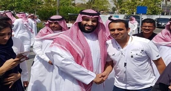 بالصور.. لقطات عفوية لولي العهد مع المواطنين والمقيمين على كورنيش جدة