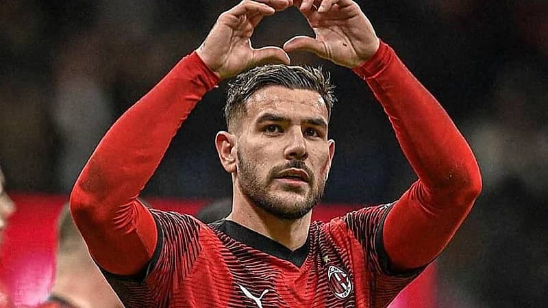 تعثر صفقة ثيو هيرنانديز رغم اتفاق الهلال مع ميلان منذ أسبوع