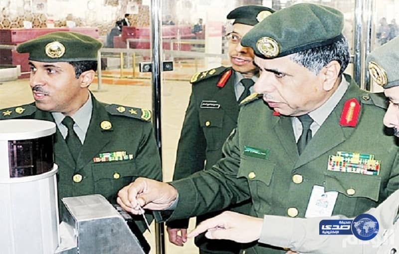 «عين الصقر» يكشف تأشيرات مزورة ويسقط حامليها بقبضة الجوازات السعودية