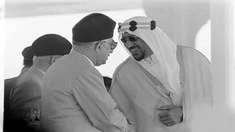 صورة نادرة للقاء الملك سعود برئيس الوزراء العراقي في بغداد عام 1957