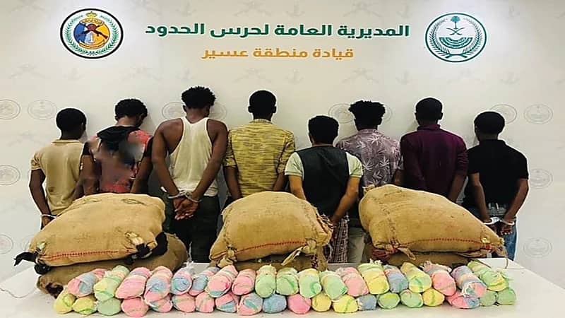 القبض على 14 شخصًا لتهريبهم مواد مخدرة