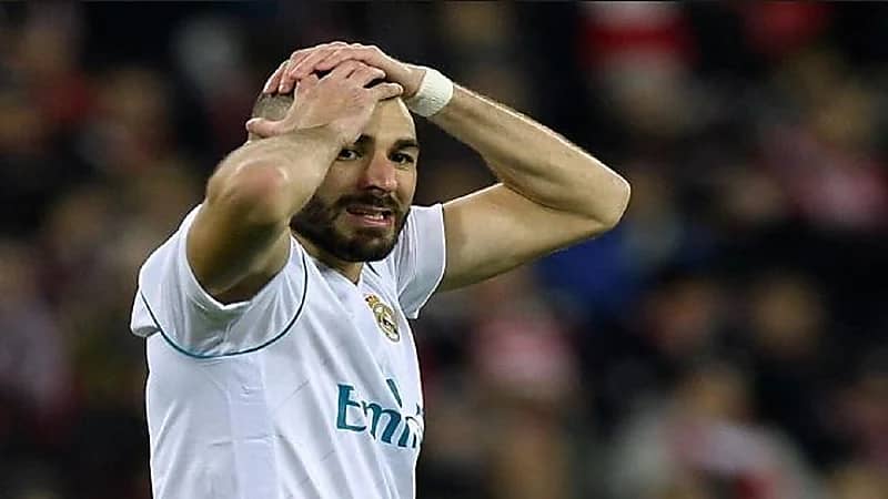 سرقة كريم بنزيما خلال مباراة ريال مدريد ضد إلتشي