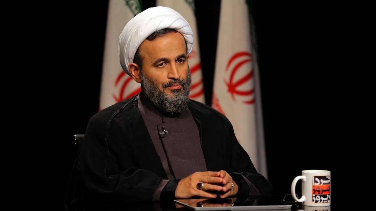 مقرب من خامنئي يدعو لنشر الفيروس القاتل تعجيلا لظهور " المهدي "!