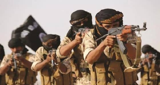 عشرات الدواعش يرفعون الراية البيضاء ويسلمون أنفسهم بعد محاصرتهم في سوريا 