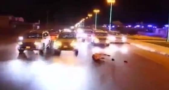 بالفيديو.. مصور عرس كاد أن يفقد حياته  خلال " زفة " بالمملكة