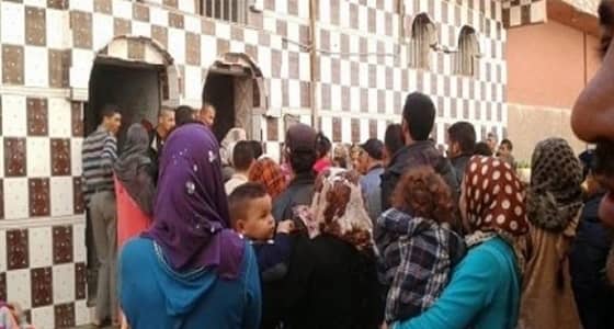 القبض على فتاة تصور النساء " عاريات "