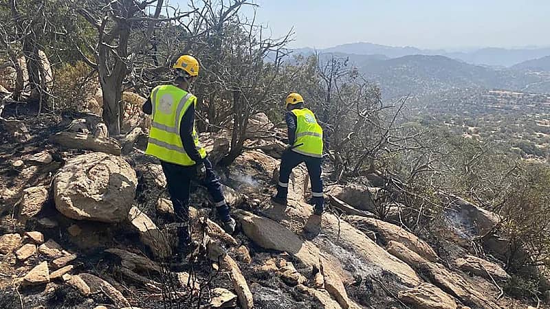مدني الطائف تسيطر على حريق في قمة جبل الوادي