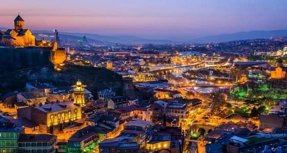 مواطنان وطفلهما يلقون حتفهم في حادث مروع بجورجيا