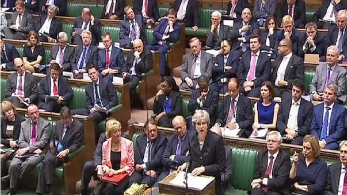 مسؤول بريطاني يعلن صيامه أول أسبوع من رمضان