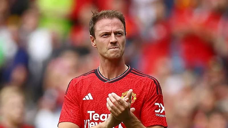 جوني إيفانز يعلن اعتزاله ويبدأ مشواره الإداري بمانشستر يونايتد