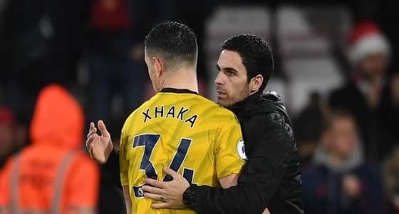 بعد أنباء رحيله.. مدرب الأرسنال يتمسك بـ«تشاكا»