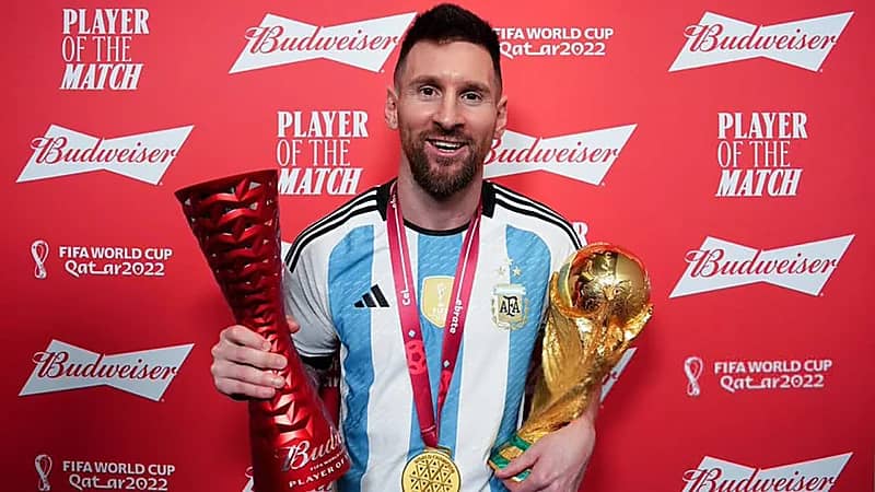 ميسي يفتح باب الانتقال لدوري روشن والأهلي الأقرب لضمه