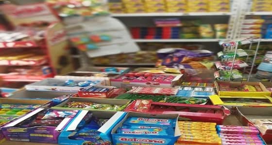 مصادرة مواد غذائية منتهية الصلاحية في عدد من محال الشوقية