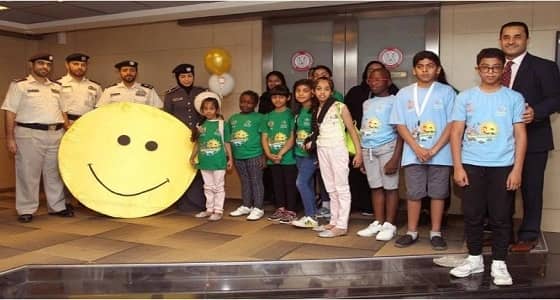 بالصور.. طفلة إماراتية تدعو شرطة أبو ظبي على الغداء