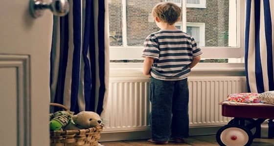 الشرطة تضبط أم لتركها ابنها بمفرده في المنزل!