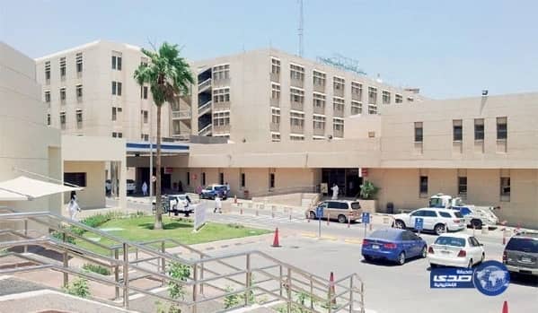 الخبر: فريق طبي ينجح  في إعادة "معدة" مريض من صدره الى بطنه