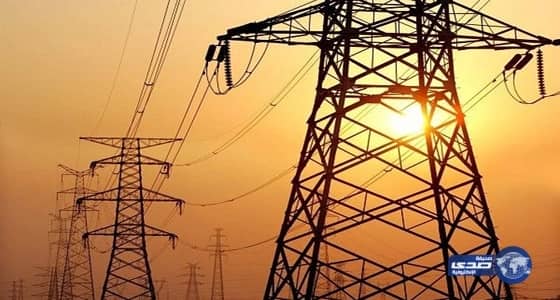 بالفيديو.. امرأة تبكي أطفال سوريا بسبب كيكة ملقاة في الشارع