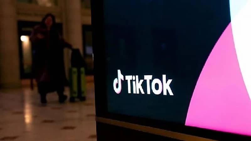 صحفية شهيرة تتهم "تيك توك" باختراق حسابها