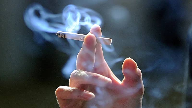 صدور أول قانون في العالم يحظر بيع التبغ على الشباب