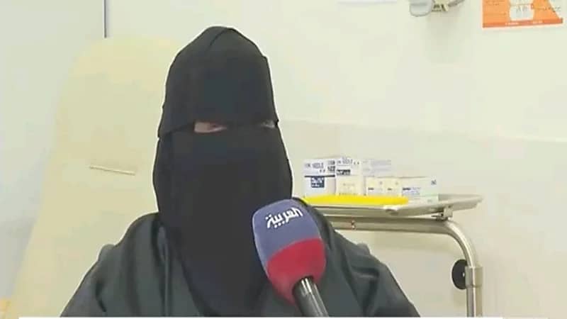 بالفيديو.. أول سيدة تلقت لقاح كورونا تعود لتلقي الجرعة الثالثة "المعززة"