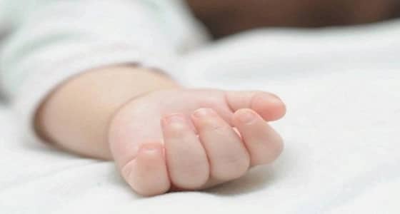 أم تطالب بحضانة رضيعتها بعد تنازلها عنها!