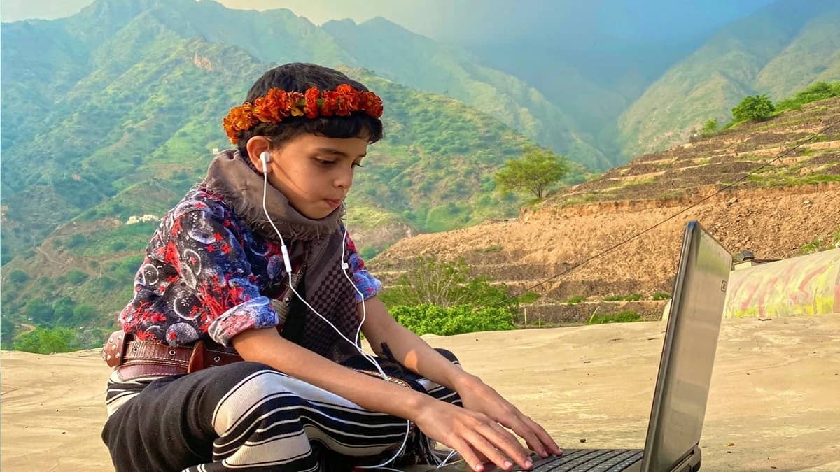 السفيرة في واشنطن تعلق على صورة "طالب جبال جازان"