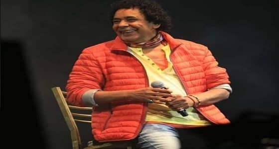 محمد منير يكشف طبيعة مرضه بعد استعانته بكرسي في أكثر من حفل