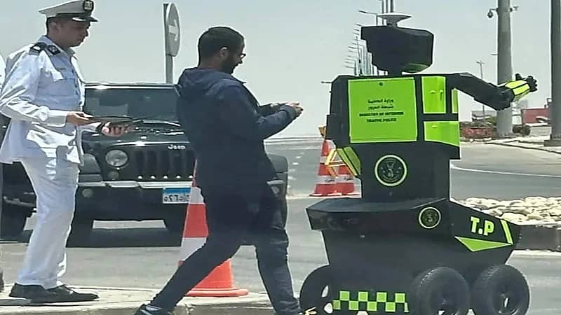 مصر تعتزم استخدام روبوتات المرور في شوارعها