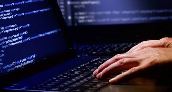 هاكر يبتز فاشينيستا عربية بعد اختراق حسابها  