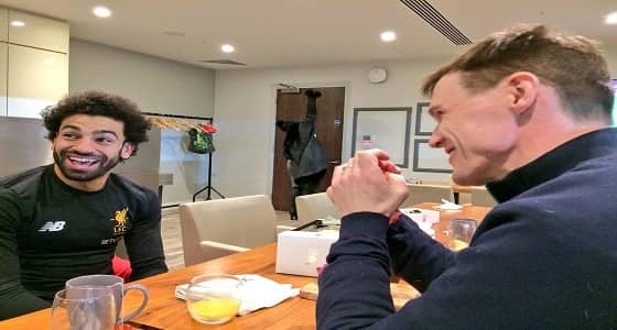 قبل دقائق من نهائي كييف.. السفير البريطاني بالقاهرة: أسد يا أبو صلاح