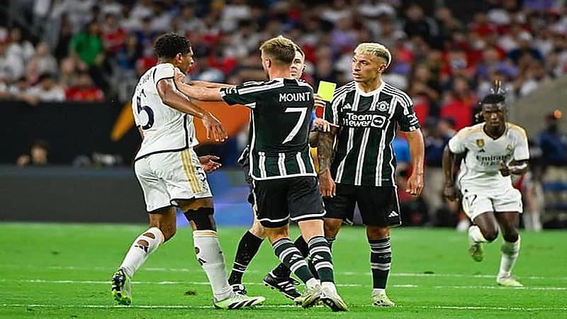 نشوب مشاجرة عنيفة بين نجم ريال مدريد ومدافع مانشستر يونايتد.. فيديو