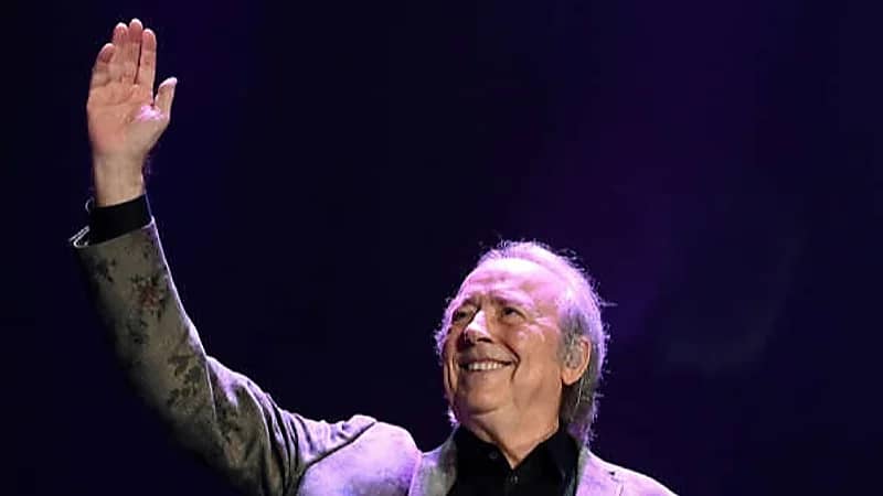 خوان مانويل سيرات في حفل إنهاء مسيرته الفنية ببرشلونة : جئت لأقول إلى اللقاء