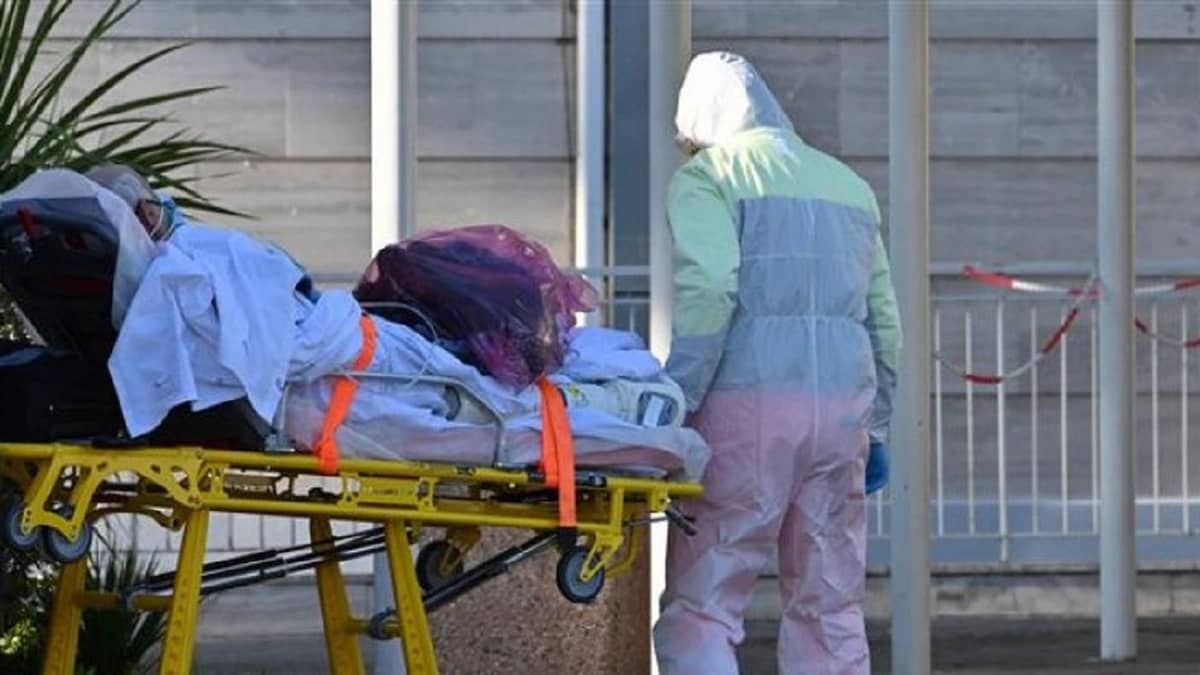 الكفن 6 طبقات لمتوفى مصري جراء الفيروس