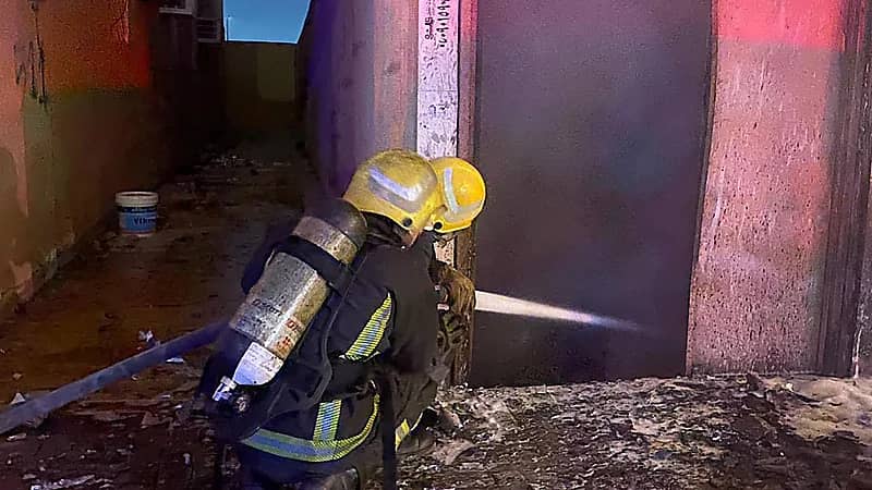 مدني الرياض يخمد حريقًا اندلع بحي النهضة