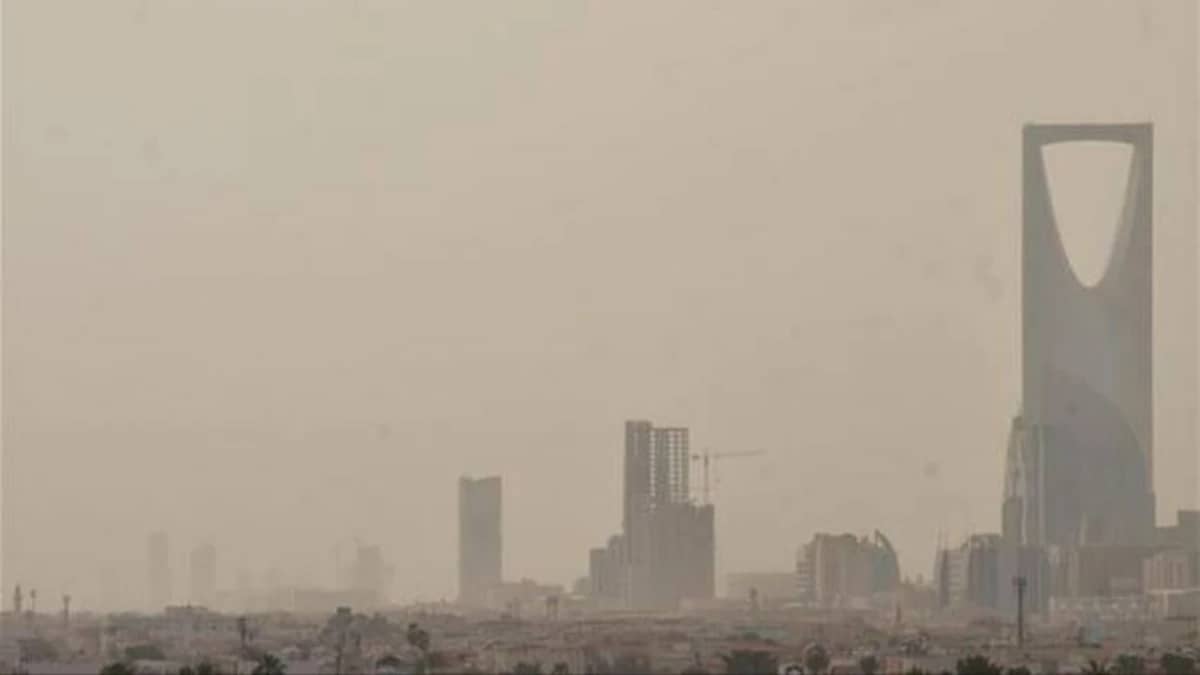 استمرار نشاط الرياح والأتربة المثارة على الرياض