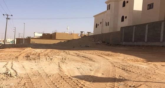 الاستمرار في إزالة الأنقاض وتنظيف الساحات العامة لتحسين مشهد عرعر الحضاري