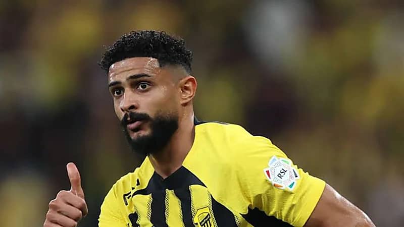 عبدالإله العمري يعلن رحيله عن الاتحاد