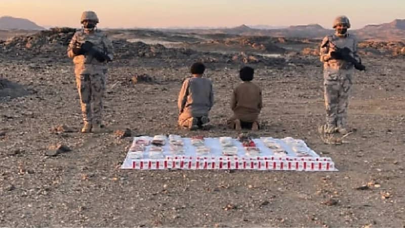 حرس الحدود بمنطقة نجران يقبض على مخالفين لنظام أمن الحدود بحوزتهما مواد مخدرة