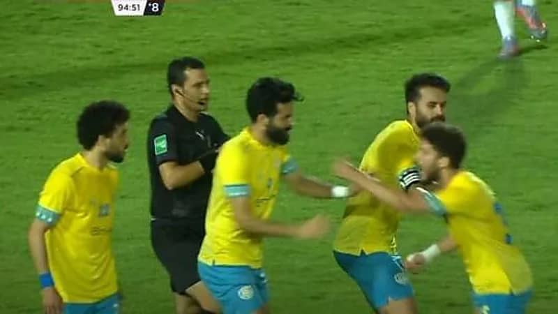 شجار بالأيدي بين لاعبي الإسماعيلي خلال مباراة الداخلية .. فيديو