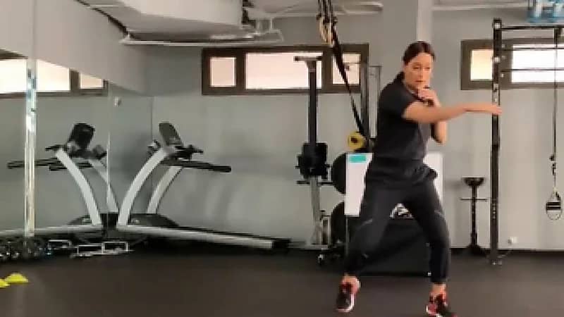 شاهد.. أول مدربة ملاكمة سعودية تدخل في مجال الفنون القتالية وتدرب الفتيات